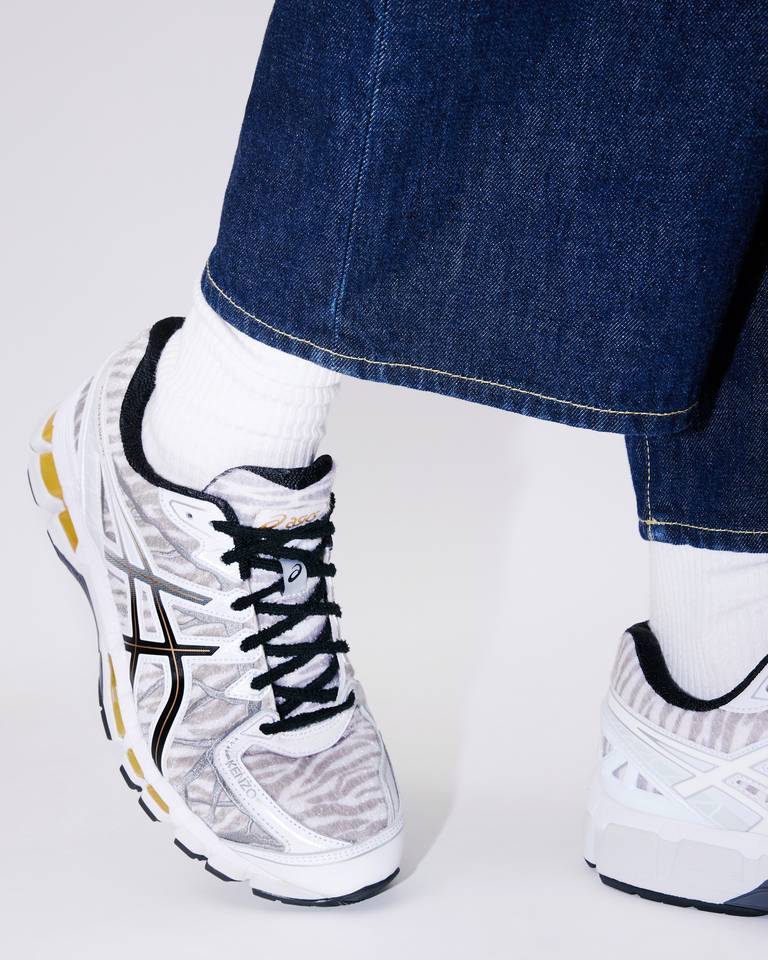 KENZO x ASICS Gel-Kayano 20 sneakers, 20th generation Kayano line, fake fur with tiger pattern, lace-up fastening, 2-layer midsole with EVA, TPU, gel, and rubber, ASICS label on the right tongue, KENZO PARIS label on the left tongue.