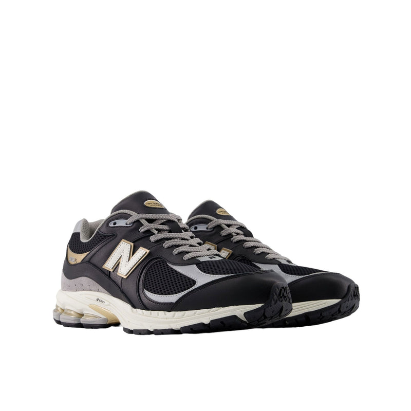 New Balance M2002R: Premium Sneakers with Classic Design and