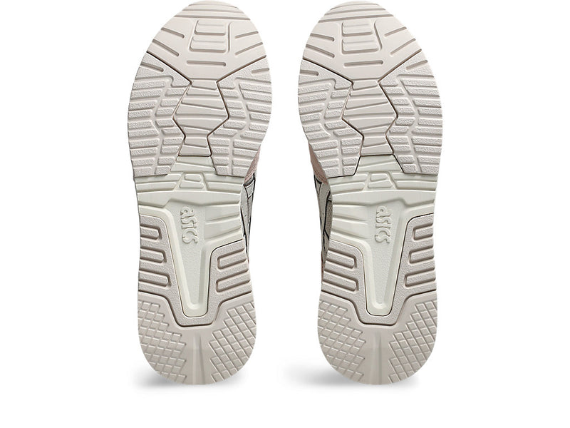 LYTE CLASSIC™ shoes with mesh and suede upper, featuring E.V.A. midsole for enhanced comfort and stability.


