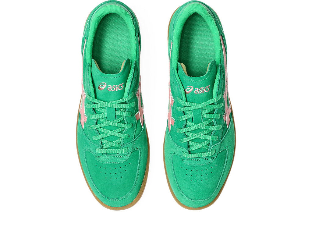 SKYHAND OG sneaker featuring a 1990s handball-inspired design with suede paneling, gum outsoles, EVA-cushioned heel wedge, and modernized heel counter and sockliner for enhanced comfort and premium feel.