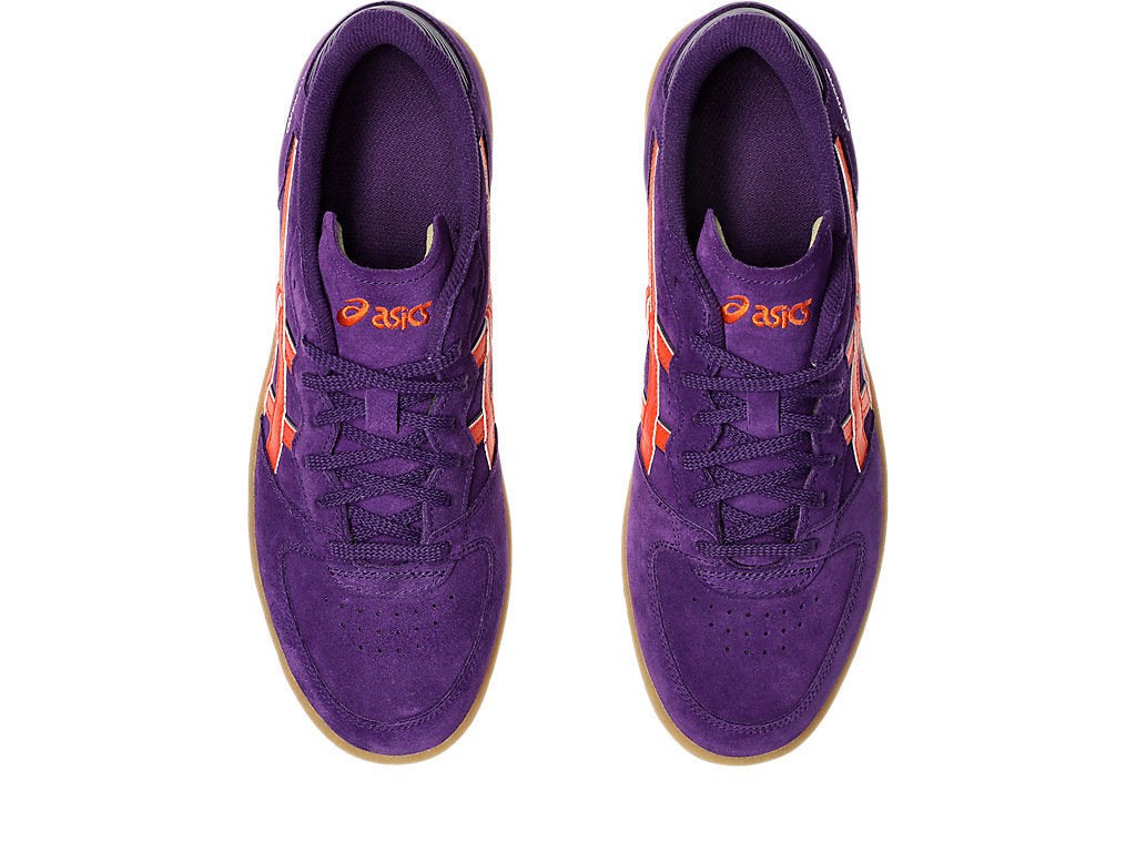 SKYHAND™ OG sneakers with suede paneling, gum outsoles, and modern heel counter, celebrating 1990s handball heritage.


