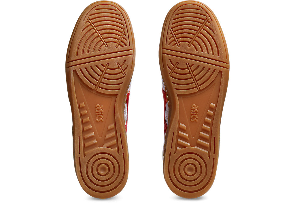 HAY SKYHAND™ OG sneaker with suede and leather upper, pastel tones, gum soles, and FLYTEFOAM™ PROPEL cushioning for modern comfort and retro style.