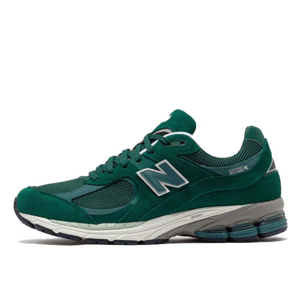 New Balance shoe with natural leather and mesh upper, ABZORB insole, N-Durance heel rubber, and N-Ergy outsole for superior cushioning and comfort.