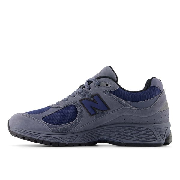 Unisex New Balance shoes with premium leather, mesh, and Cordura® fabric upper, featuring ABZORB insole and N-Durance rubber outsole for durability and cushioning.