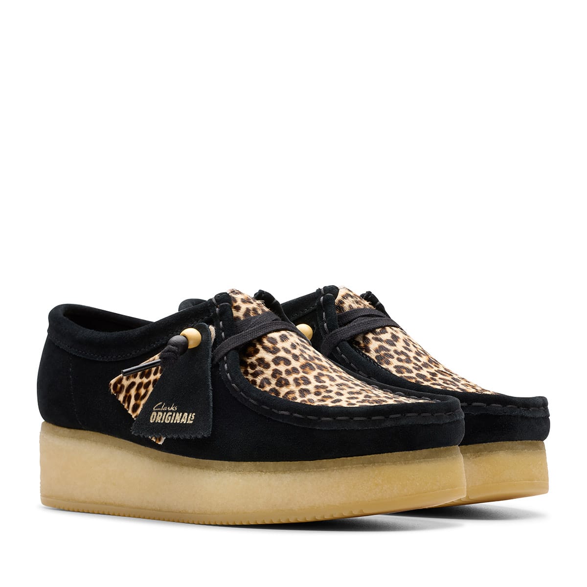 Enhanced Wallabee moccasins with thick sole, 4.5cm heel, and vintage beaded decoration on shoelace, showcasing a stylish moccasin silhouette.