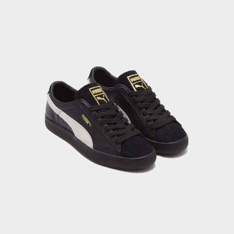 PUMA SUEDE - A modern reinterpretation of the iconic classic. Updated with a sleek black and white color scheme, this atmos custom-made version represents timeless style. 