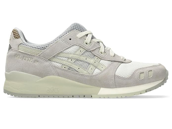 GEL-LYTE III OG sneaker featuring suede panels, micro-perforations on the underlays, quilted terry cloth sockliner, and GEL technology in the heel for cushioning.


