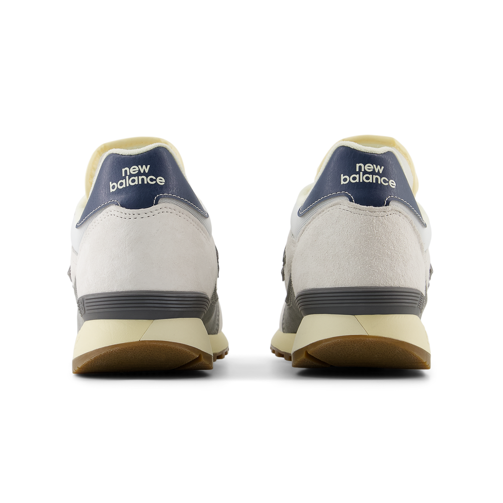 New Balance 475 sneakers with a suede and mesh upper, C-CAP cushioned midsole, and reflective details for enhanced comfort and visibility.