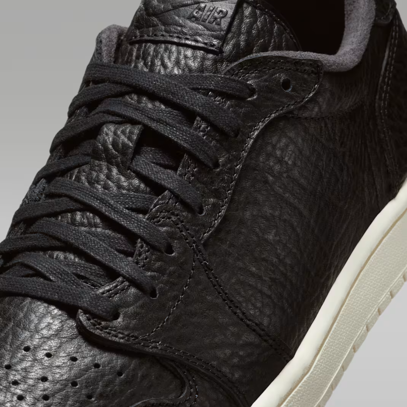 NIKE AIR JORDAN 1 RETRO LOW NS