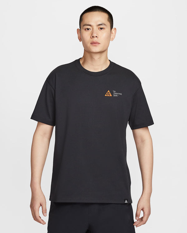 Nike heavyweight Dri-FIT t-shirt with breathable fabric and relaxed fit