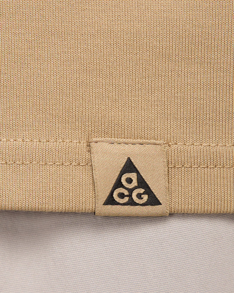 ACG tee with Dri-FIT technology, featuring graphics of the walking palm, inspired by the Costa Rican rainforest.