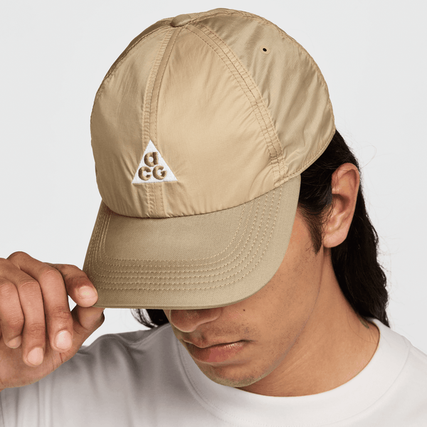 Nike AeroBill Cap with lightweight flexible bill, unstructured 6-panel design, and adjustable strap and buckle