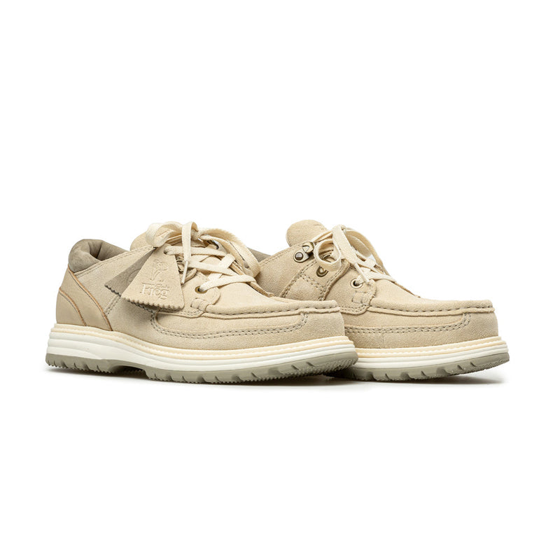 8th St by Ronnie Fieg x Clarks Originals Sunderland in Chalk, featuring C.F. Stead suede, nubuck collar, brass hardware, and a cleated rubber outsole.