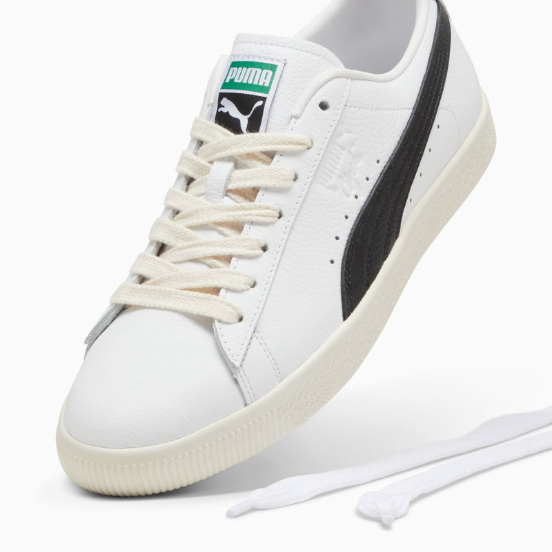 PUMA Clyde sneakers featuring a sleek leather upper, representing the iconic style and basketball heritage of Walt "Clyde" Frazier. A timeless design that blends fashion and culture, perfect for any sneaker enthusiast.


