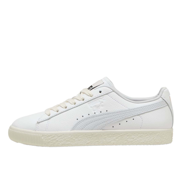 PUMA Clyde sneakers featuring a sleek leather upper, representing the iconic style and basketball heritage of Walt "Clyde" Frazier. A timeless design that blends fashion and culture, perfect for any sneaker enthusiast.