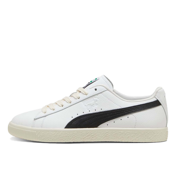 PUMA Clyde sneakers featuring a sleek leather upper, representing the iconic style and basketball heritage of Walt "Clyde" Frazier. A timeless design that blends fashion and culture, perfect for any sneaker enthusiast.