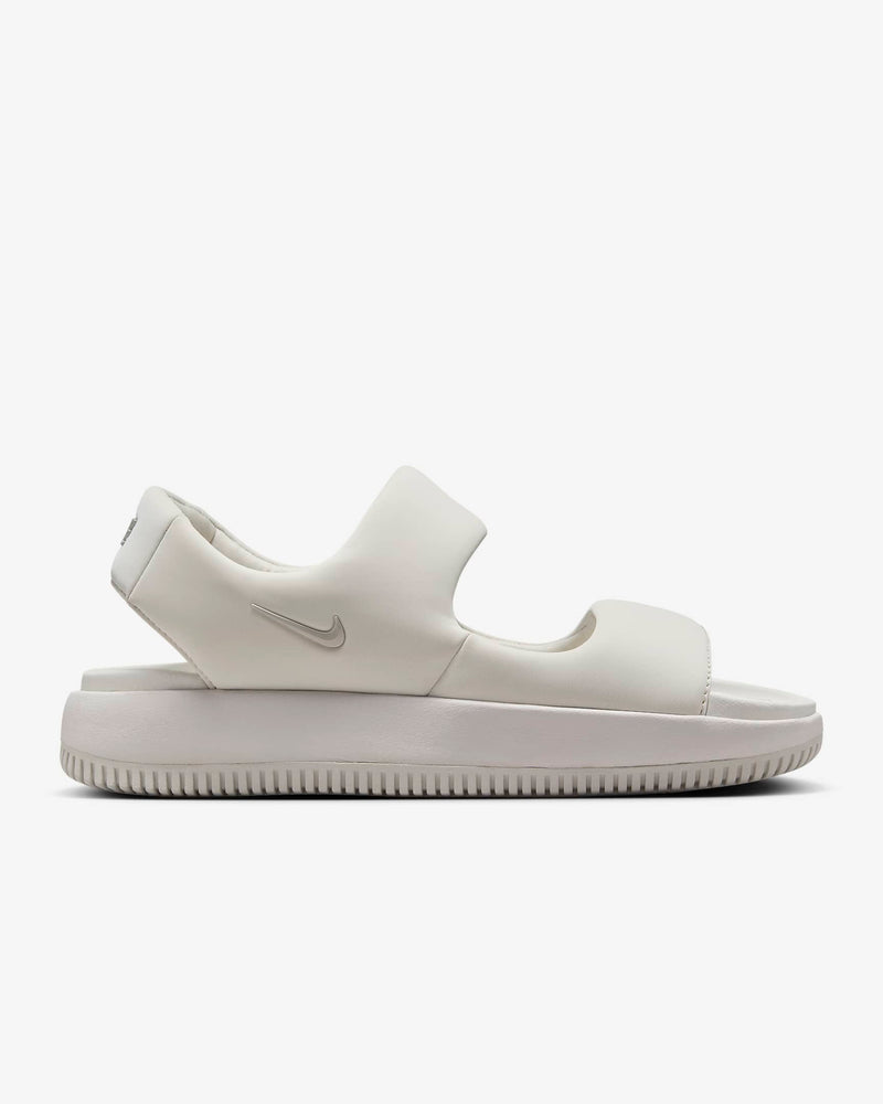 Wherever you go on your day of relaxation, you will have a calm and relaxing day. These oversized design sandals are made from soft yet responsive foam, making them easy to wear and versatile. 