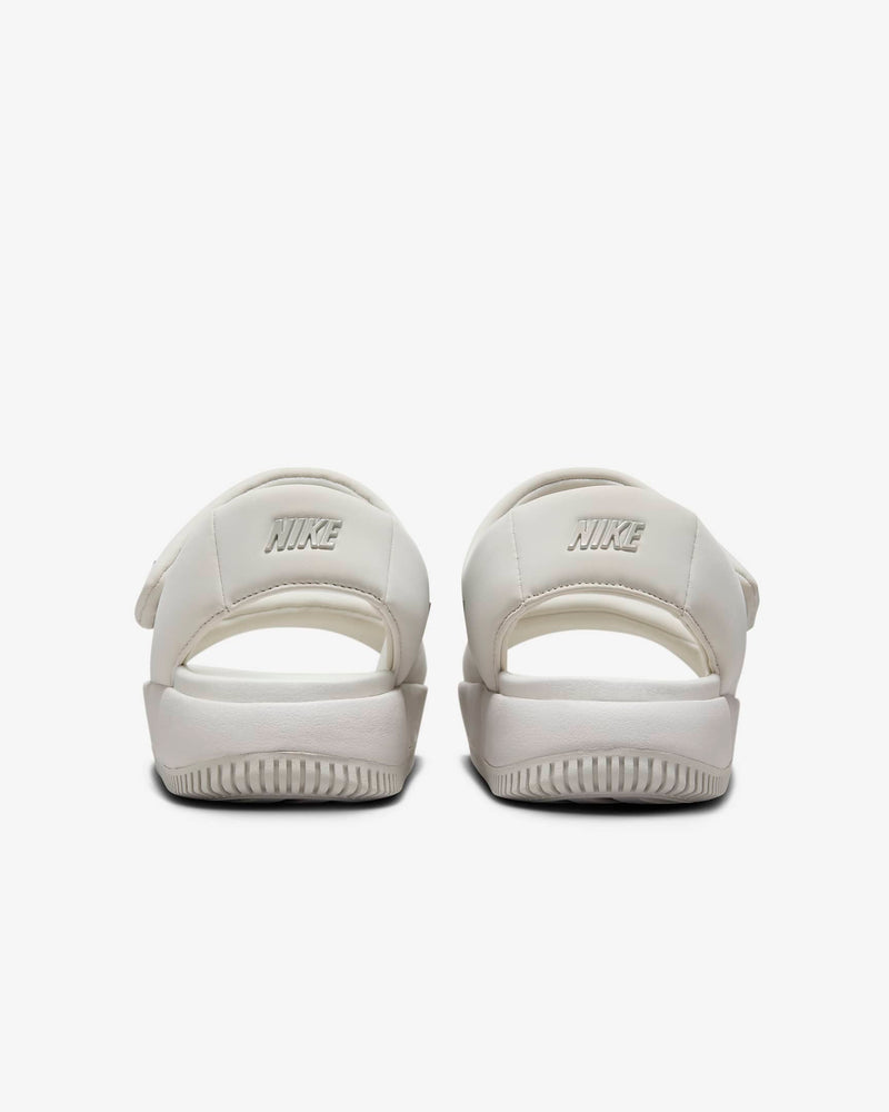 Wherever you go on your day of relaxation, you will have a calm and relaxing day. These oversized design sandals are made from soft yet responsive foam, making them easy to wear and versatile. 