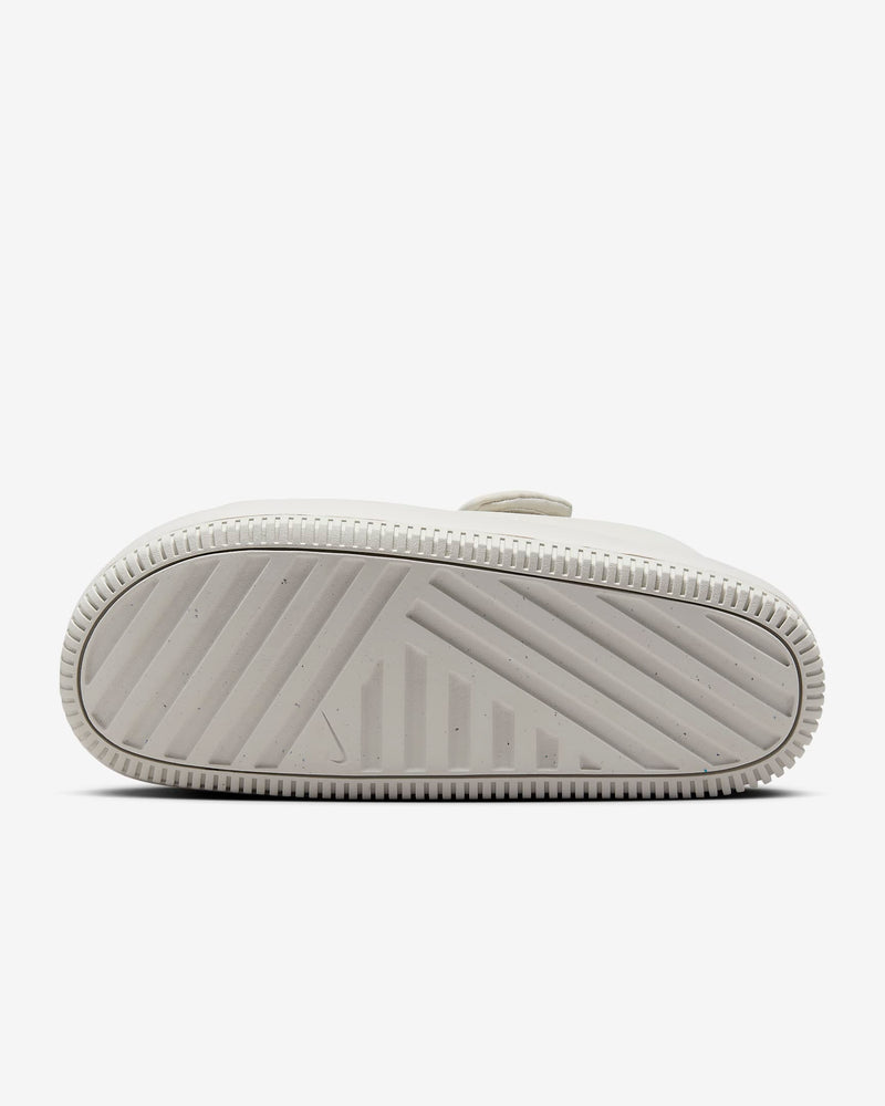 Wherever you go on your day of relaxation, you will have a calm and relaxing day. These oversized design sandals are made from soft yet responsive foam, making them easy to wear and versatile. 