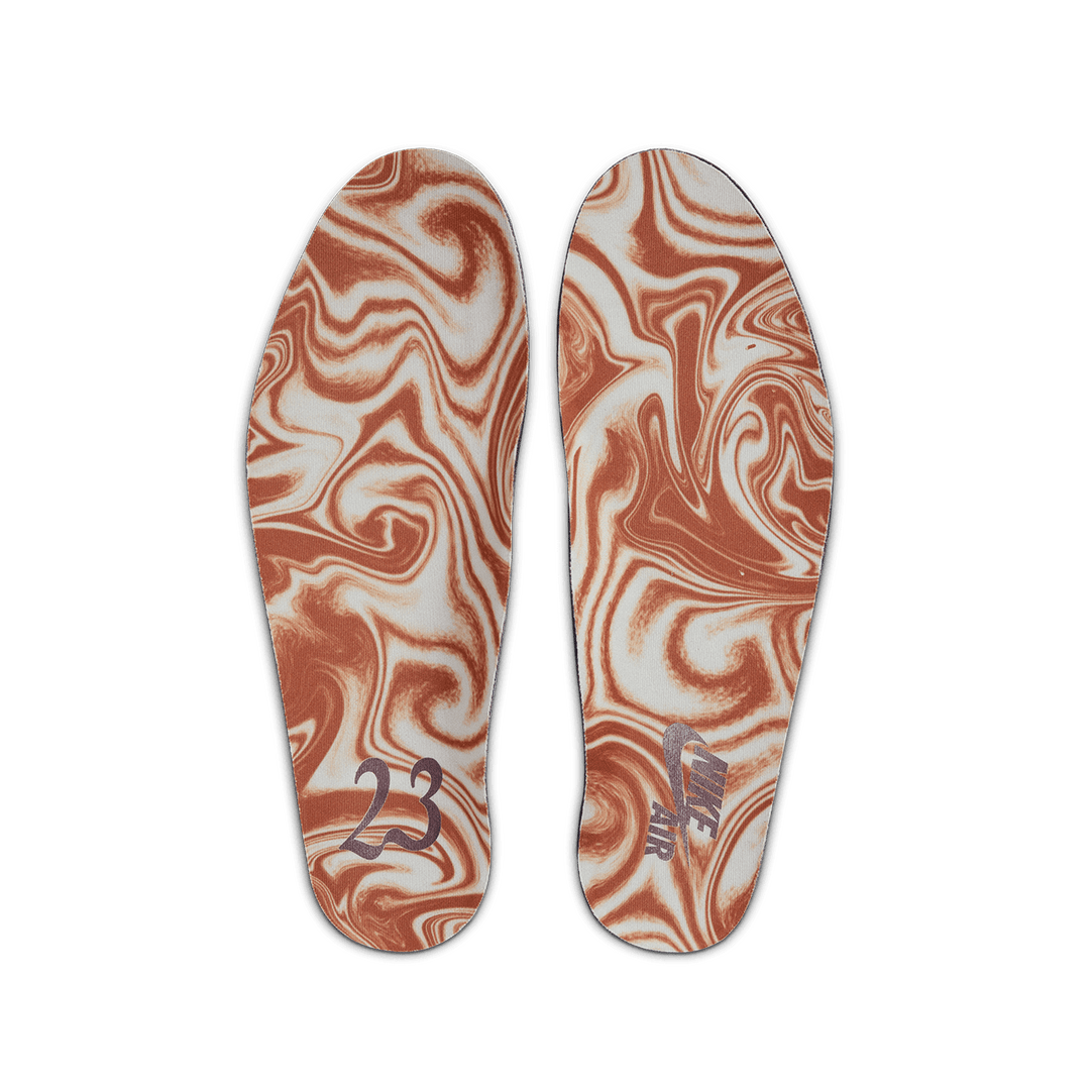 AJ1 High sneaker, inspired by the perfect latte. Smooth leather in black and tan hues. 