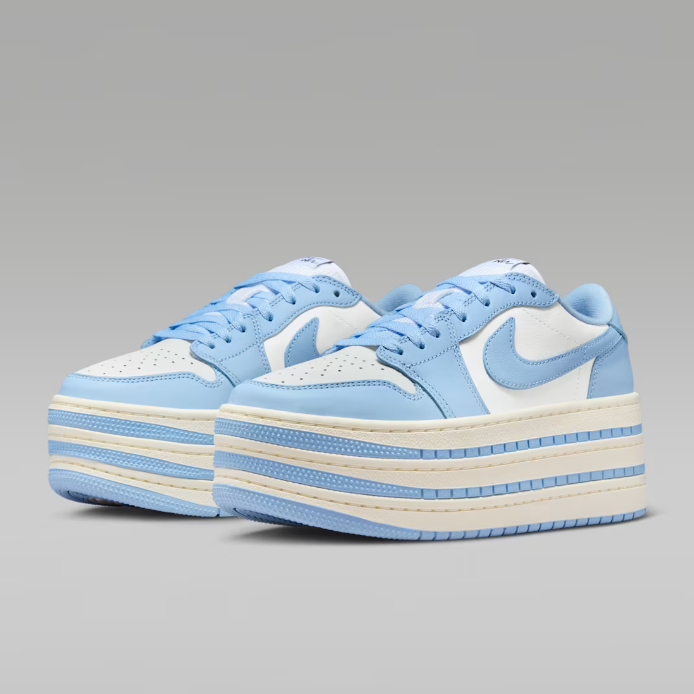 NIKE WMNS AIR JORDAN 1 TRIPLE STACK