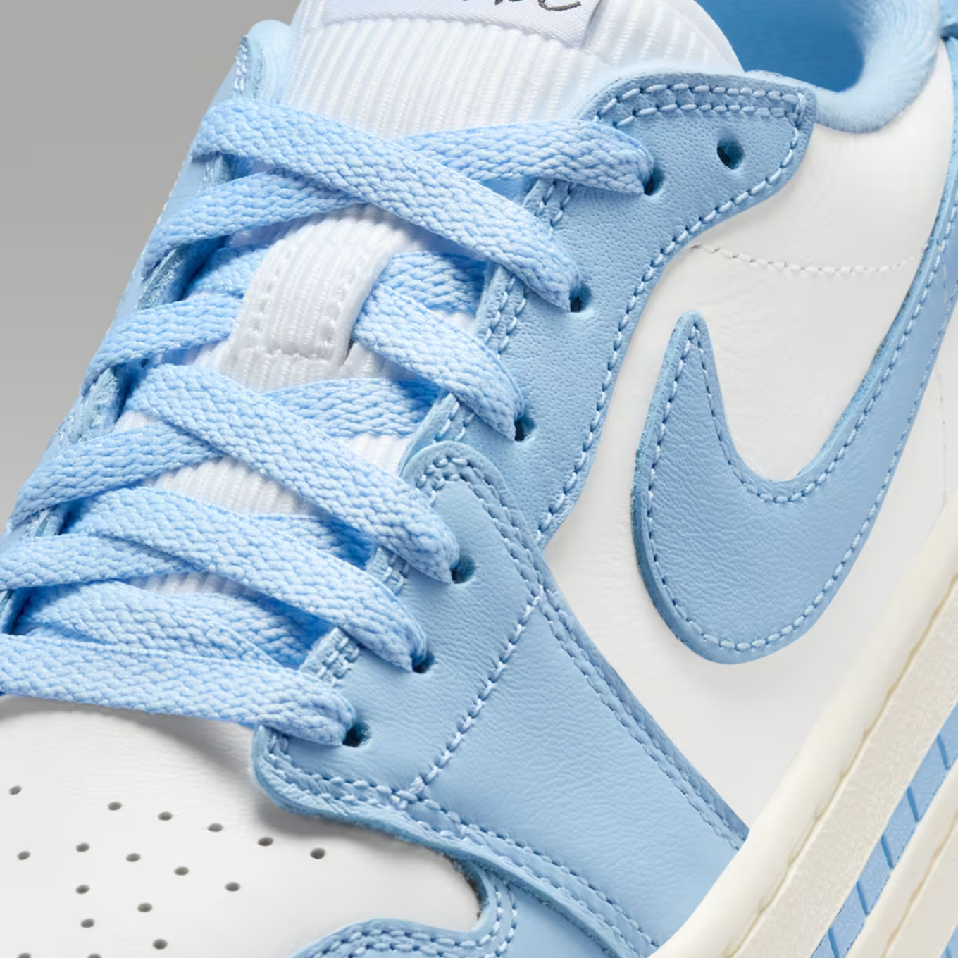 NIKE WMNS AIR JORDAN 1 TRIPLE STACK