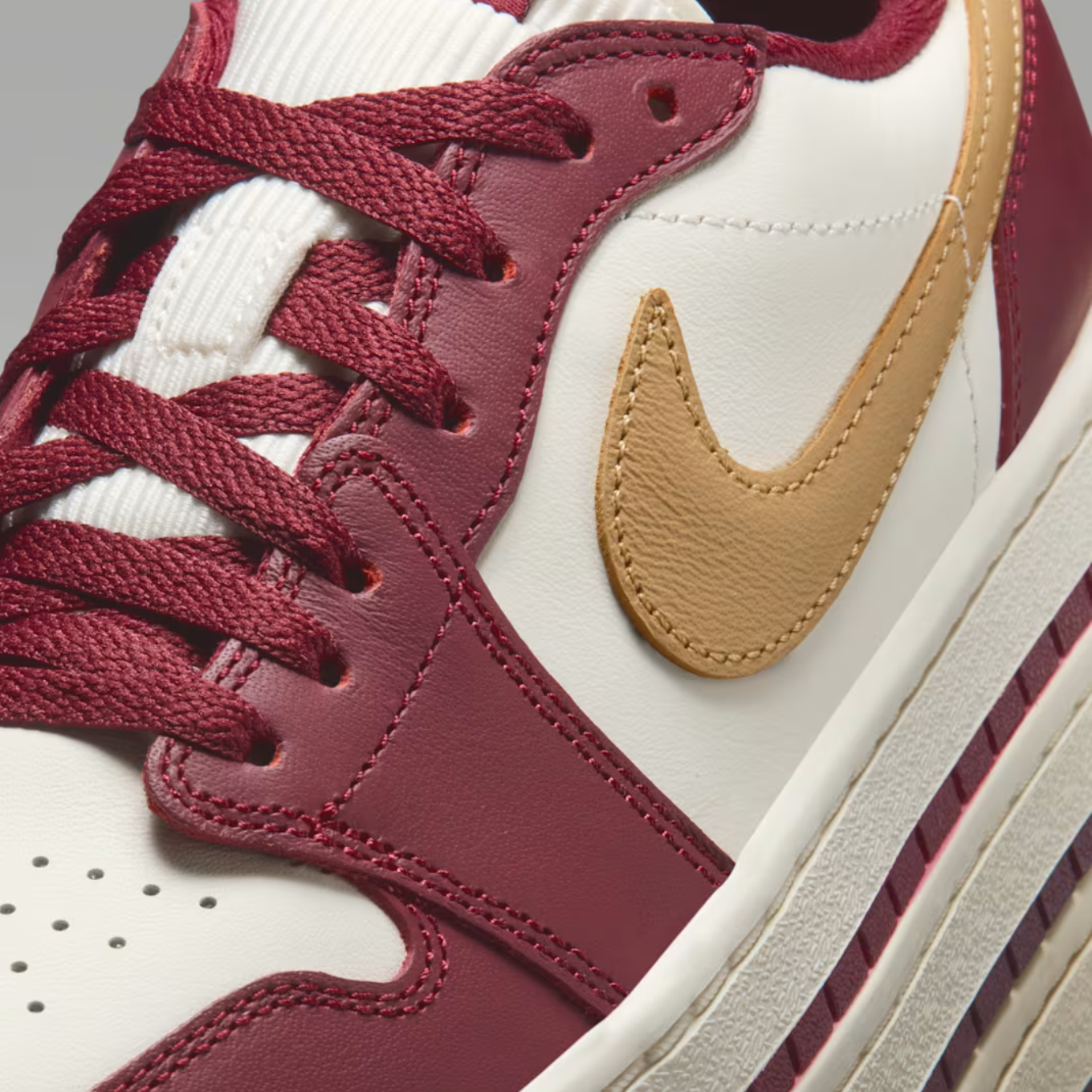 NIKE WMNS AIR JORDAN 1 TRIPLE STACK