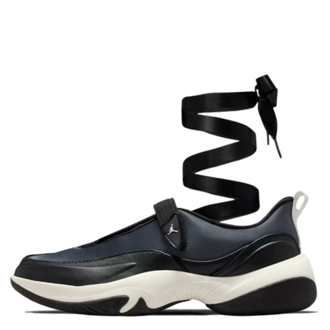 NIKE WMNS JORDAN POINTE