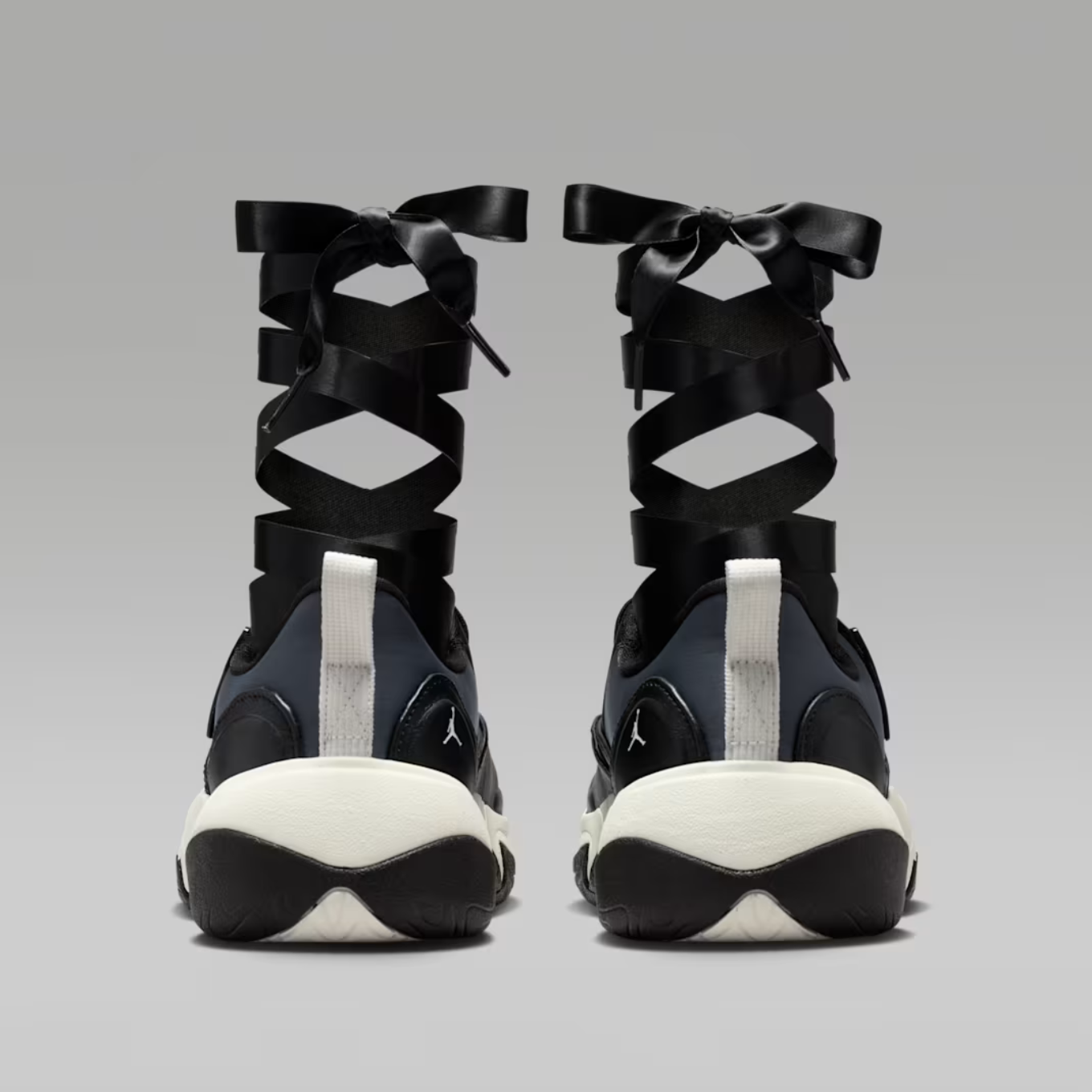 NIKE WMNS JORDAN POINTE