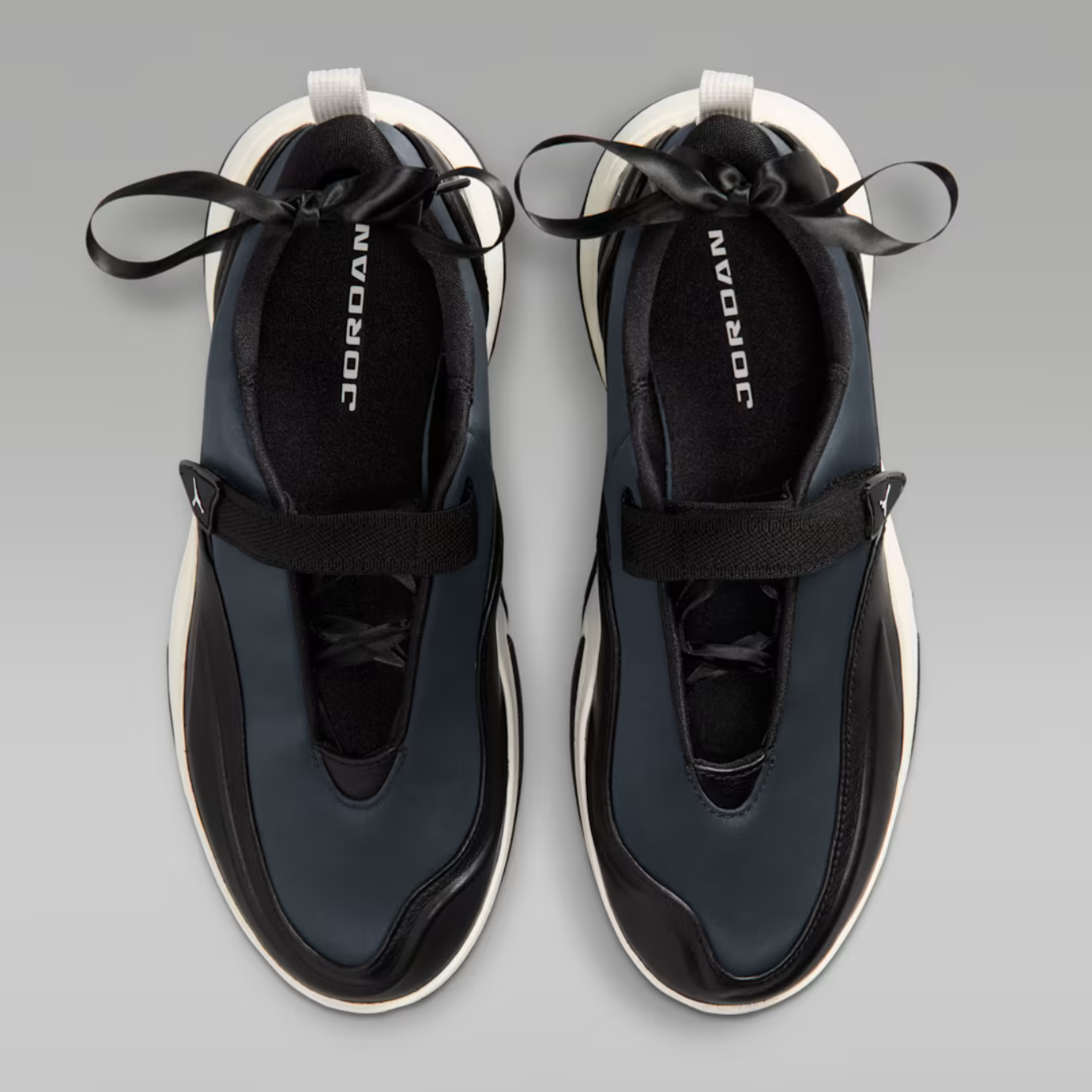 NIKE WMNS JORDAN POINTE