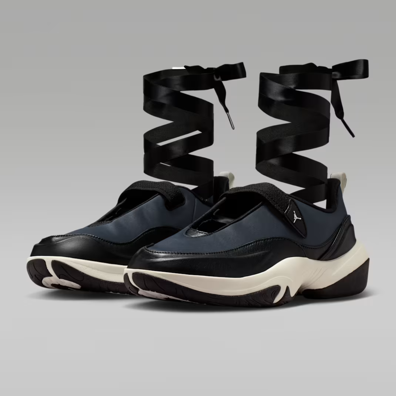 NIKE WMNS JORDAN POINTE