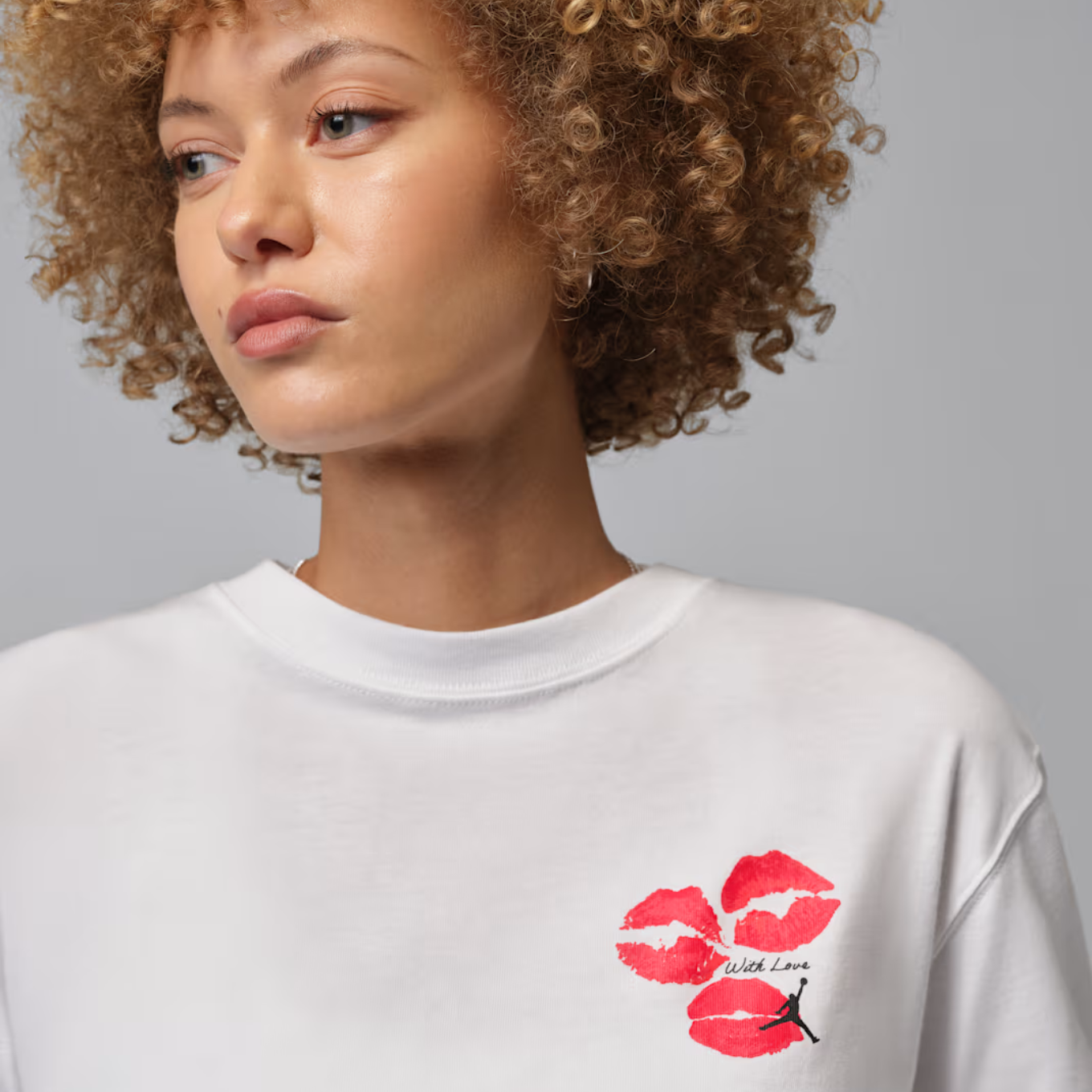 JORDAN BRAND WMNS J FLT SS GF GFX TEE KISS