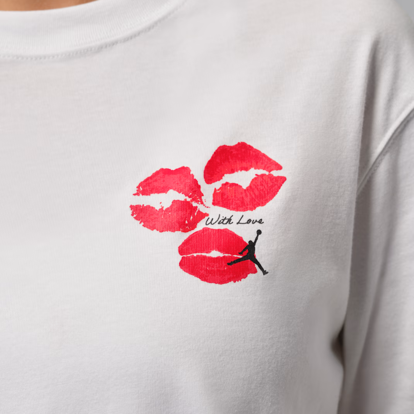 JORDAN BRAND WMNS J FLT SS GF GFX TEE KISS