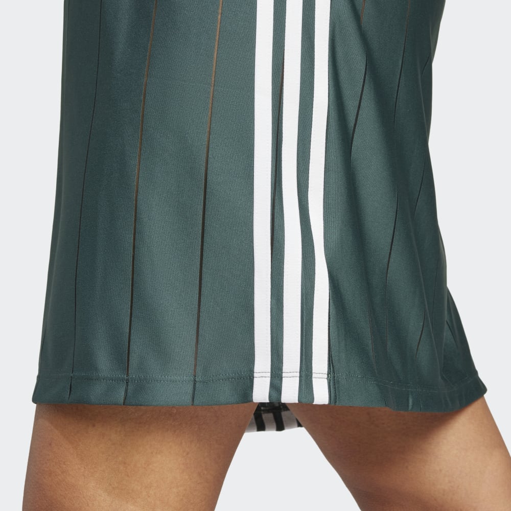 Adidas Polo Collar Dress: Authentic Sport Style with a Hint of Sophistication