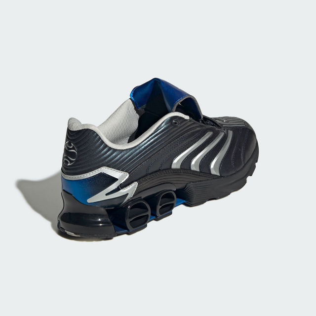 PREDATOR MEGARIDE ATMOS sneaker with lightweight breathable upper and bold streetwear-inspired design