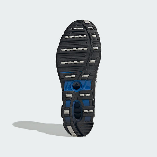 PREDATOR MEGARIDE ATMOS sneaker with lightweight breathable upper and bold streetwear-inspired design