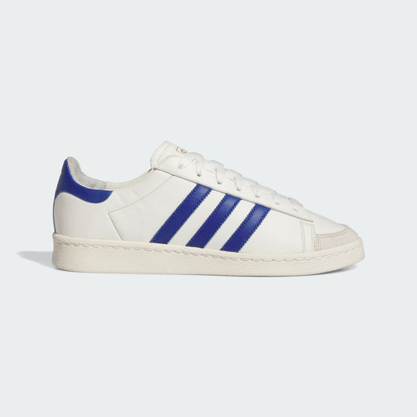 Adidas low-cut basketball shoes in smooth leather with rubber outsole, honoring the legendary style of a basketball icon.