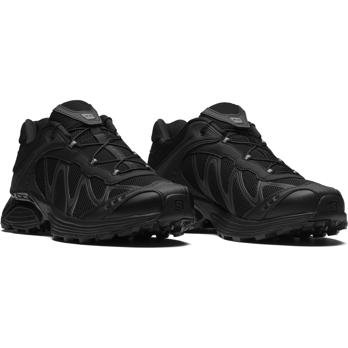 Salomon XT-WHISPER with textured design, wavy Sensifit™, and Quicklace for a secure fit.