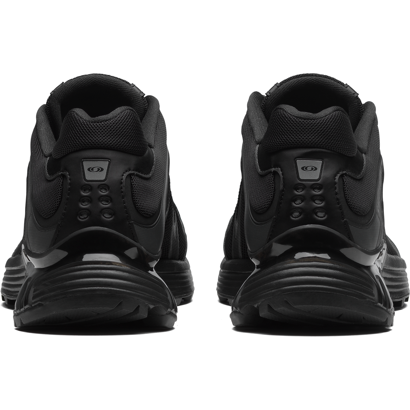 Salomon XT-WHISPER with textured design, wavy Sensifit™, and Quicklace for a secure fit.