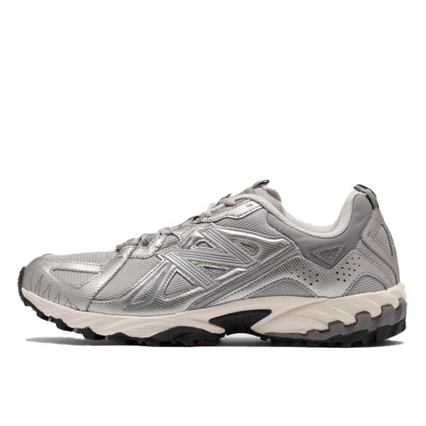 2000s-inspired running shoes designed for comfort and style on the trails.