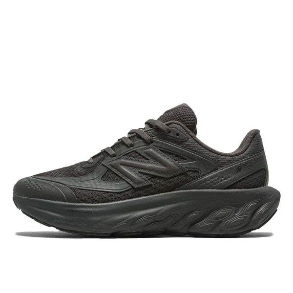 New Balance lifestyle shoes with mesh upper and Fresh Foam X cushioning for maximum comfort and urban versatility.