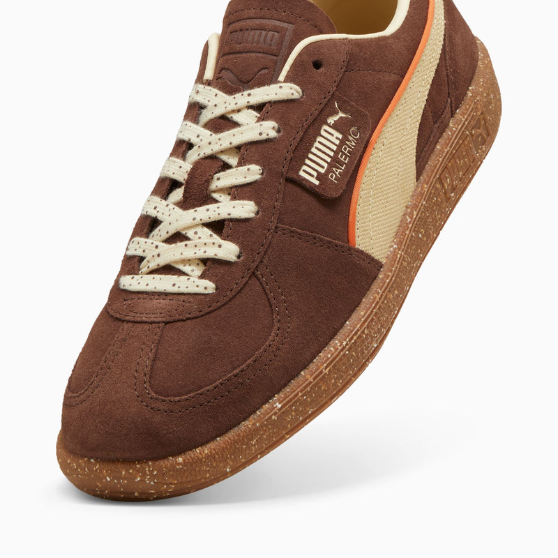 PUMA Palermo terrace shoes showcasing a retro design with T-toe construction, bold colorblocking, and luxurious suede leather materials. Ideal for sneaker enthusiasts, these shoes blend classic style with modern appeal, perfect for everyday wear.


