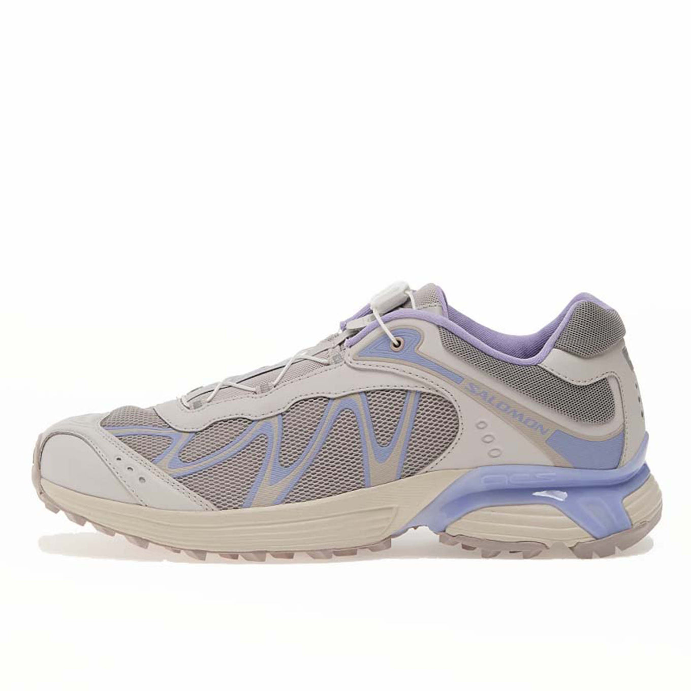 Salomon XT-WHISPER with bold XT design, textured details, wavy Sensifit™, and Quicklace for a secure, stylish fit.