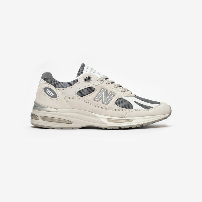 New Balance 991v2 MADE in UK running shoe in pigskin suede, mesh, and synthetic materials, featuring a streamlined profile, full-length FuelCell cushioning, and classic ABZORB SBS pods and ENCAP features.