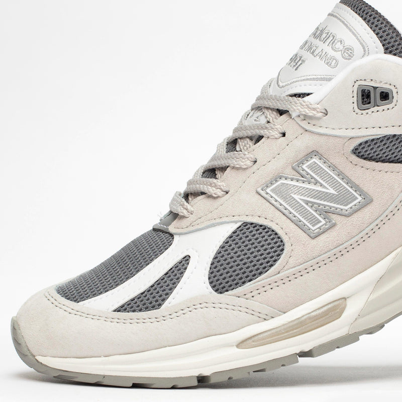 New Balance 991v2 MADE in UK running shoe in pigskin suede, mesh, and synthetic materials, featuring a streamlined profile, full-length FuelCell cushioning, and classic ABZORB SBS pods and ENCAP features.