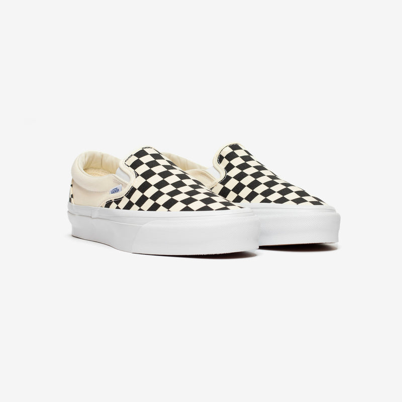 Premium Slip-On 98 Shoes featuring a checkerboard print, full-grain leather collar lining, gloss-finished sidewalls, and Sola Foam All-Day-Comfort.