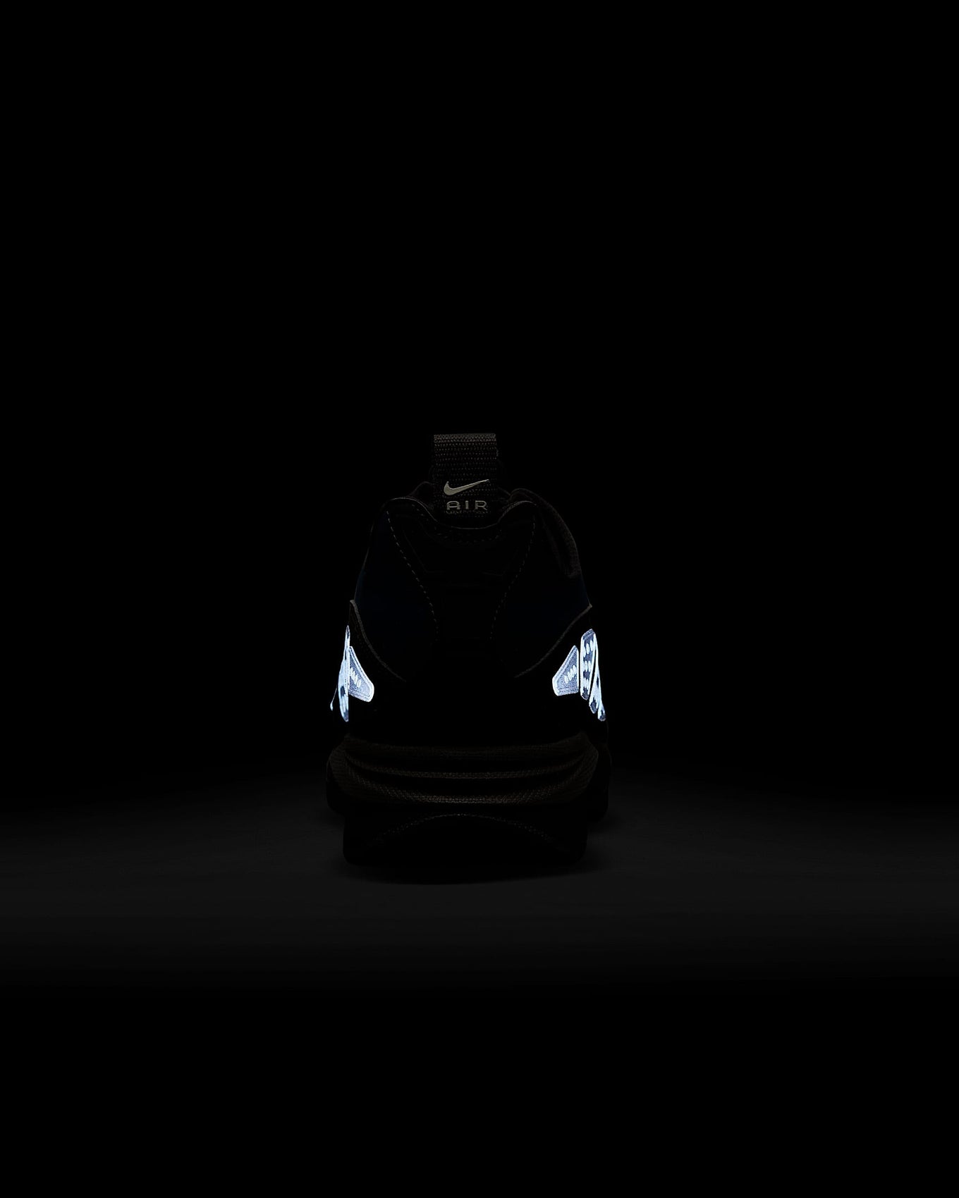 Air Max SNDR sneaker with zip-up shroud, secure heel fit, and hidden "6453" detail, blending innovation with bold design.