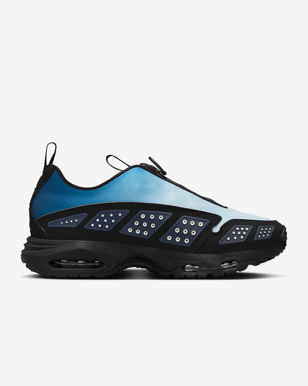 Air Max SNDR sneaker with zip-up shroud, secure heel fit, and hidden "6453" detail, blending innovation with bold design.