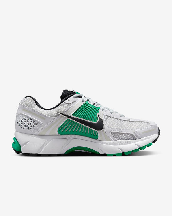 Zoom Vomero 5 "White/Stadium Green" with mesh upper, synthetic overlays, Zoom Air, and durable rubber outsole.