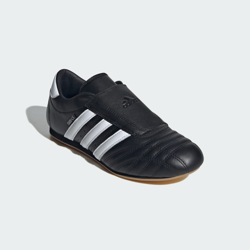 Adidas Taekwondo shoes in soft leather with slip-on design, featuring bold 3-Stripes, unique forefoot stitching, and low-profile rubber outsole.


